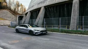 تجربة: مرسيدس بنز CLA 220 الجديدة – سيارة ألمانية زرقاء فاتنة بها عيب